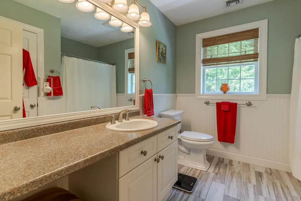 22 Captains Way Exeter NH 03833