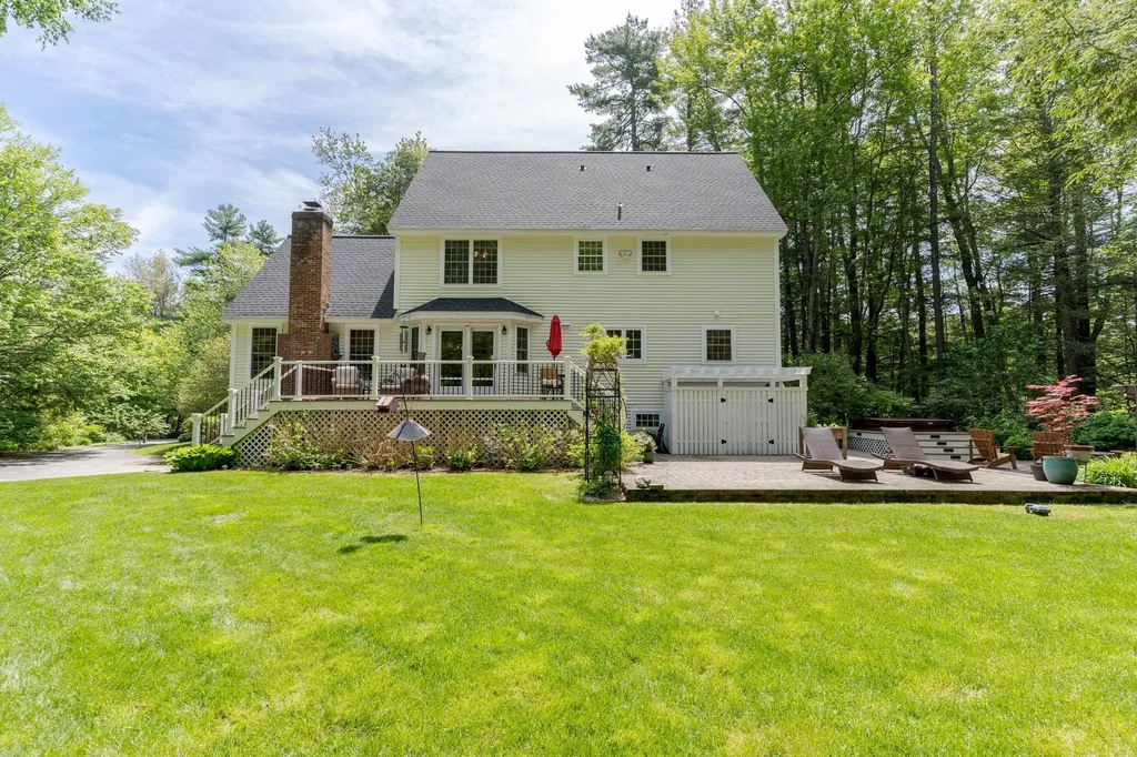 22 Captains Way Exeter NH 03833