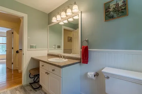 22 Captains Way Exeter NH 03833