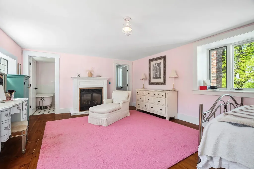 104 Knights Hill Road New London NH 03257