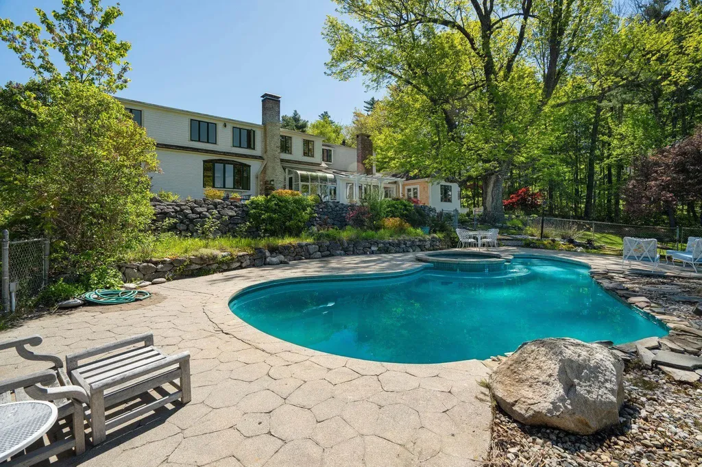 104 Knights Hill Road New London NH 03257