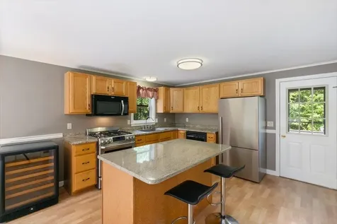 16 Bobcat Way Danville NH 03819