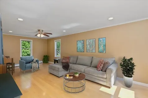 16 Bobcat Way Danville NH 03819