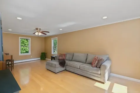 16 Bobcat Way Danville NH 03819