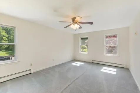 16 Bobcat Way Danville NH 03819
