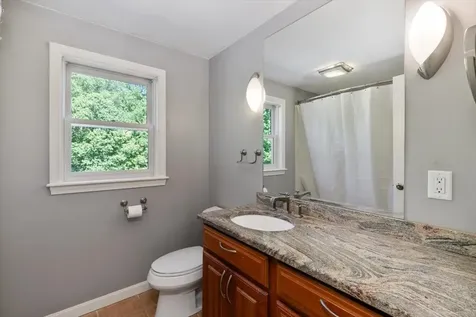 16 Bobcat Way Danville NH 03819