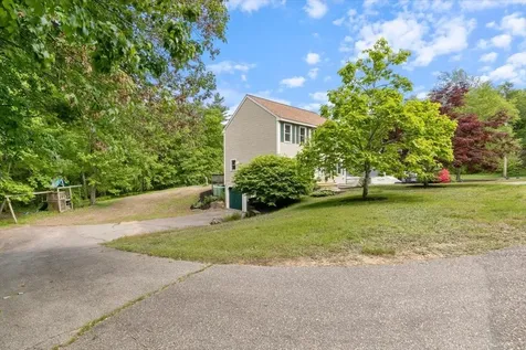 16 Bobcat Way Danville NH 03819