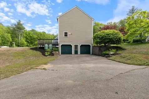 16 Bobcat Way Danville NH 03819
