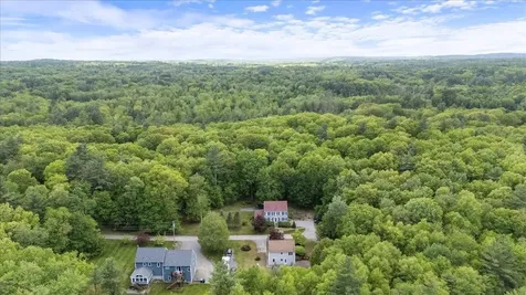 16 Bobcat Way Danville NH 03819