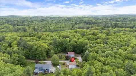 16 Bobcat Way Danville NH 03819