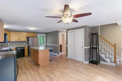 16 Bobcat Way Danville NH 03819