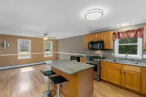16 Bobcat Way Danville NH 03819