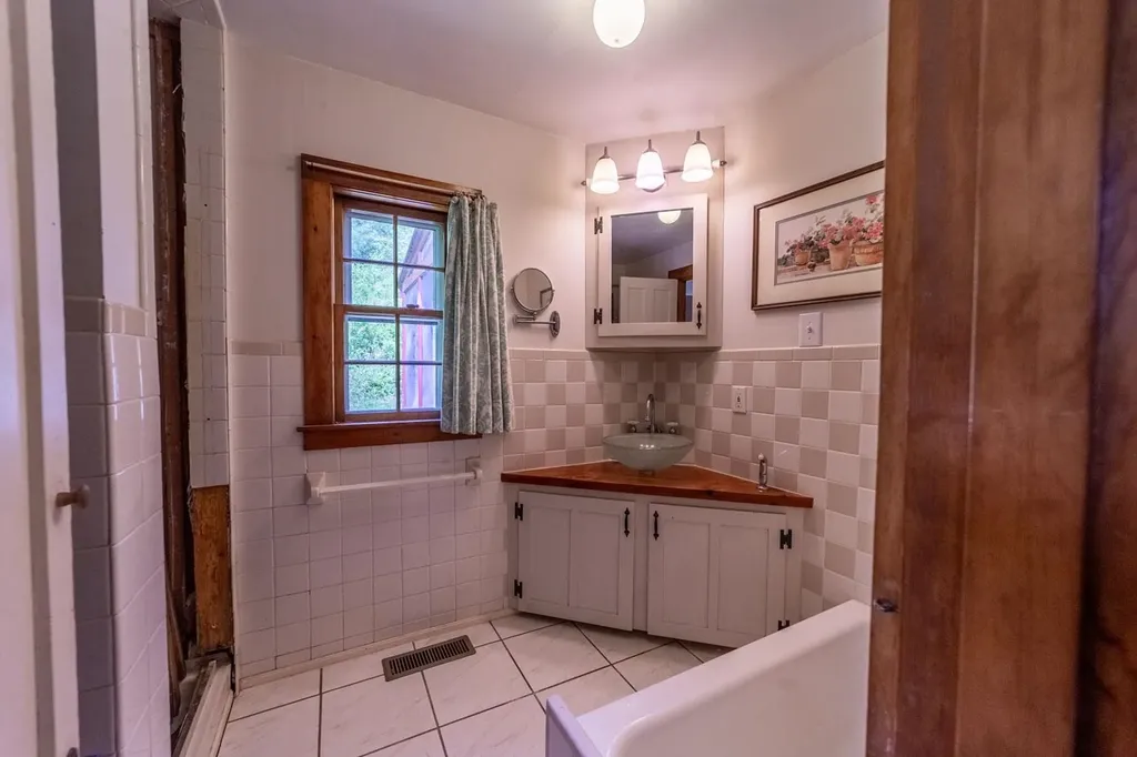 1678 Fowler River Road Alexandria NH 03222