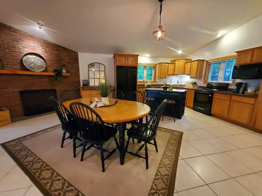 91 Algonquin Road Enfield NH 03748