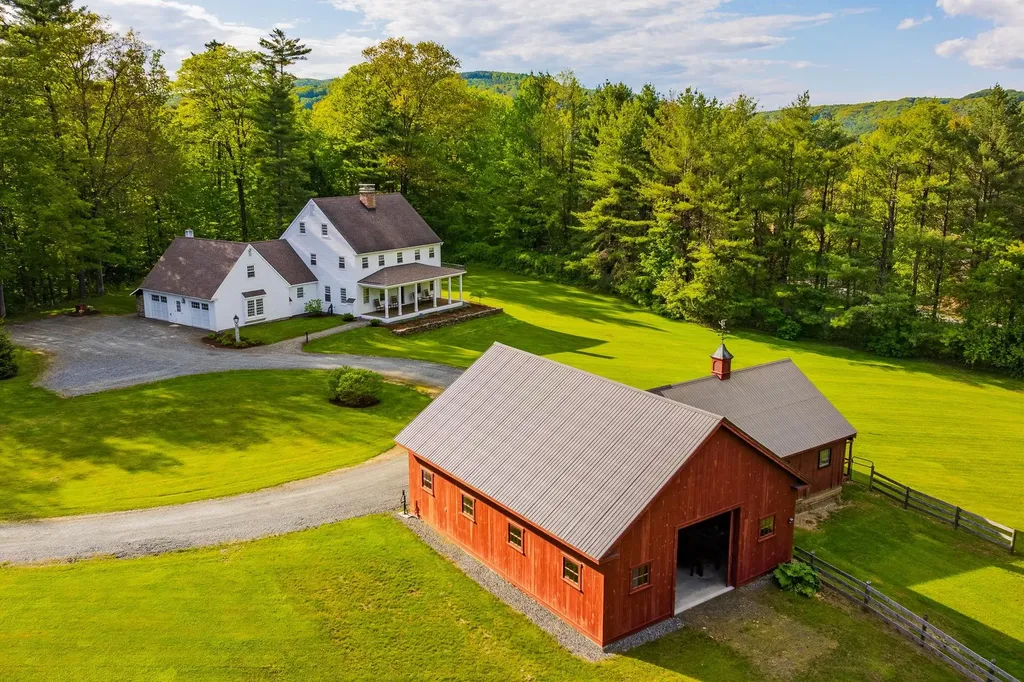 7511 Woodstock Road Hartford VT 05059