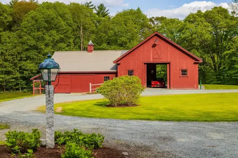 7511 Woodstock Road Hartford VT 05059