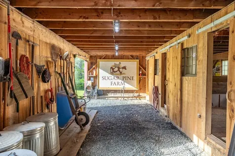 7511 Woodstock Road Hartford VT 05059