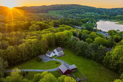 7511 Woodstock Road Hartford VT 05059