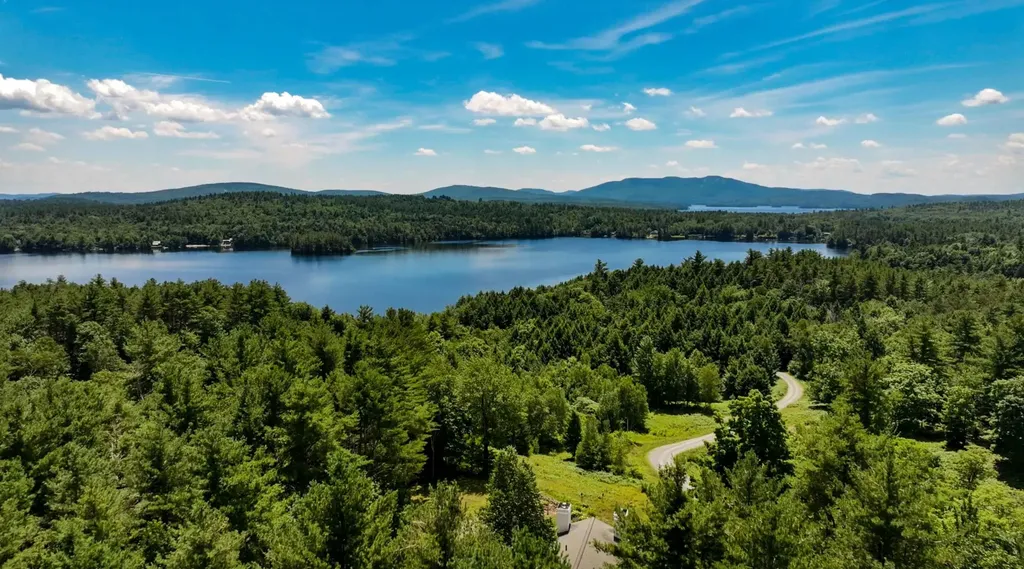 1452 Little Sunapee Road New London NH 03257