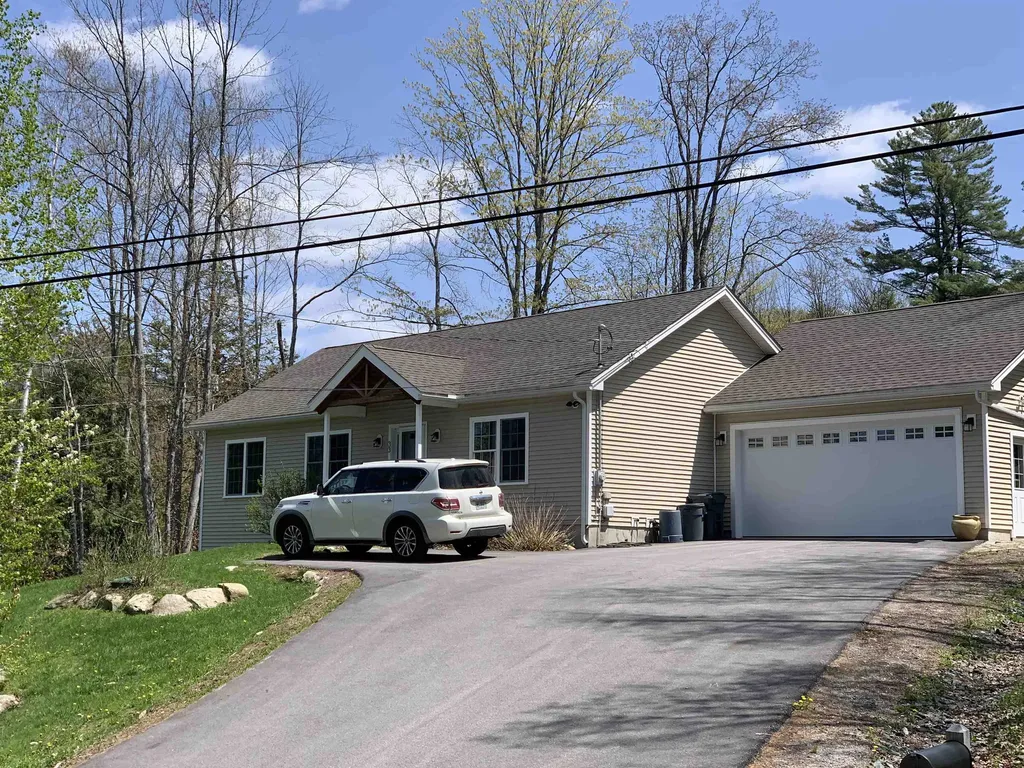 33 Maple Street Sunapee NH 03782