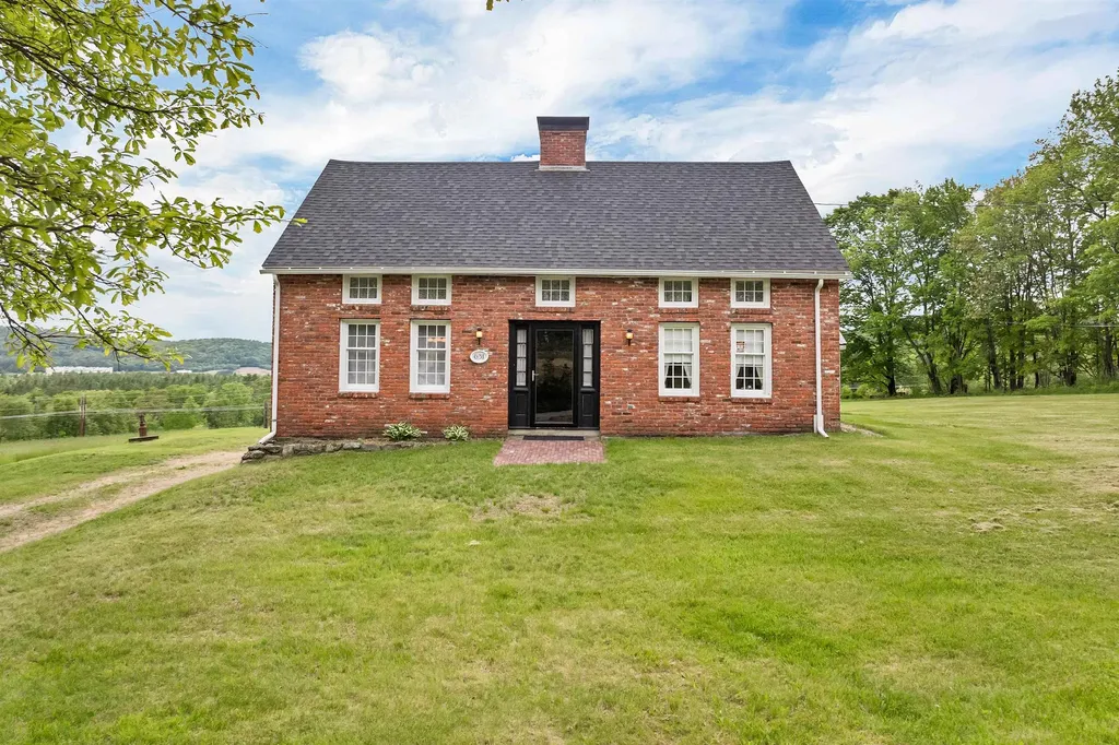 631 Oak Hill Road Northfield NH 03276