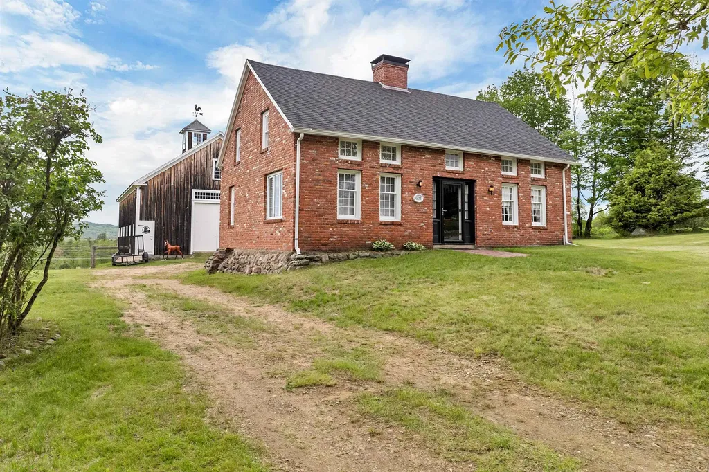 631 Oak Hill Road Northfield NH 03276