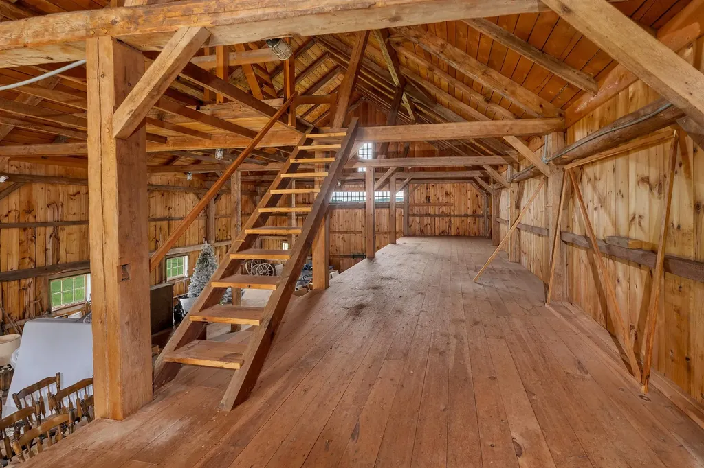 631 Oak Hill Road Northfield NH 03276