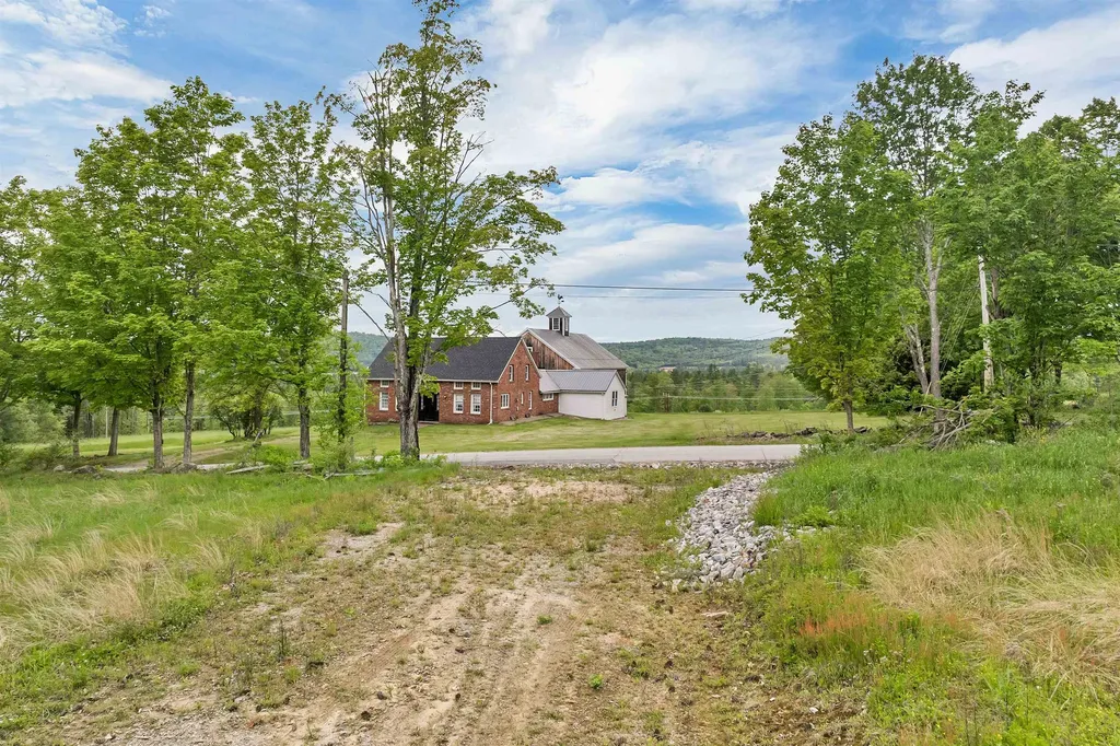 631 Oak Hill Road Northfield NH 03276