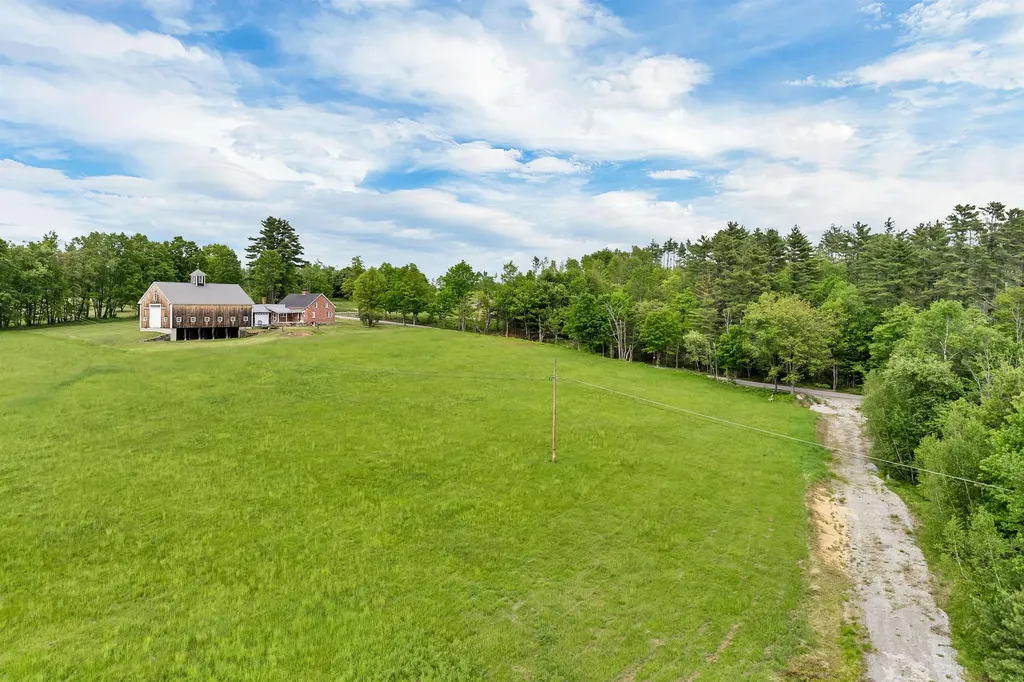 631 Oak Hill Road Northfield NH 03276