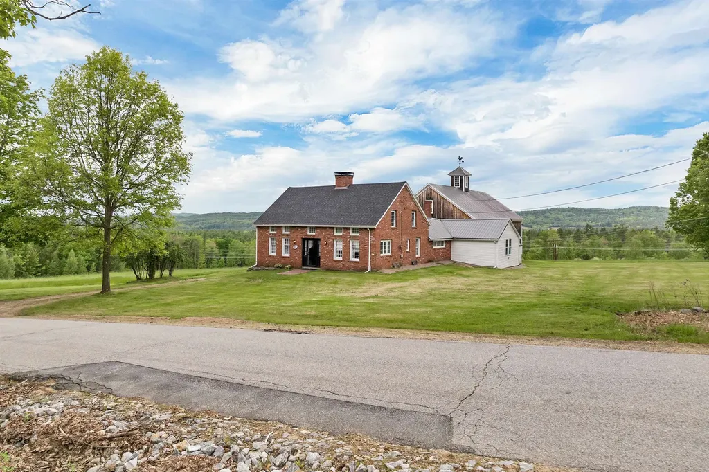 631 Oak Hill Road Northfield NH 03276