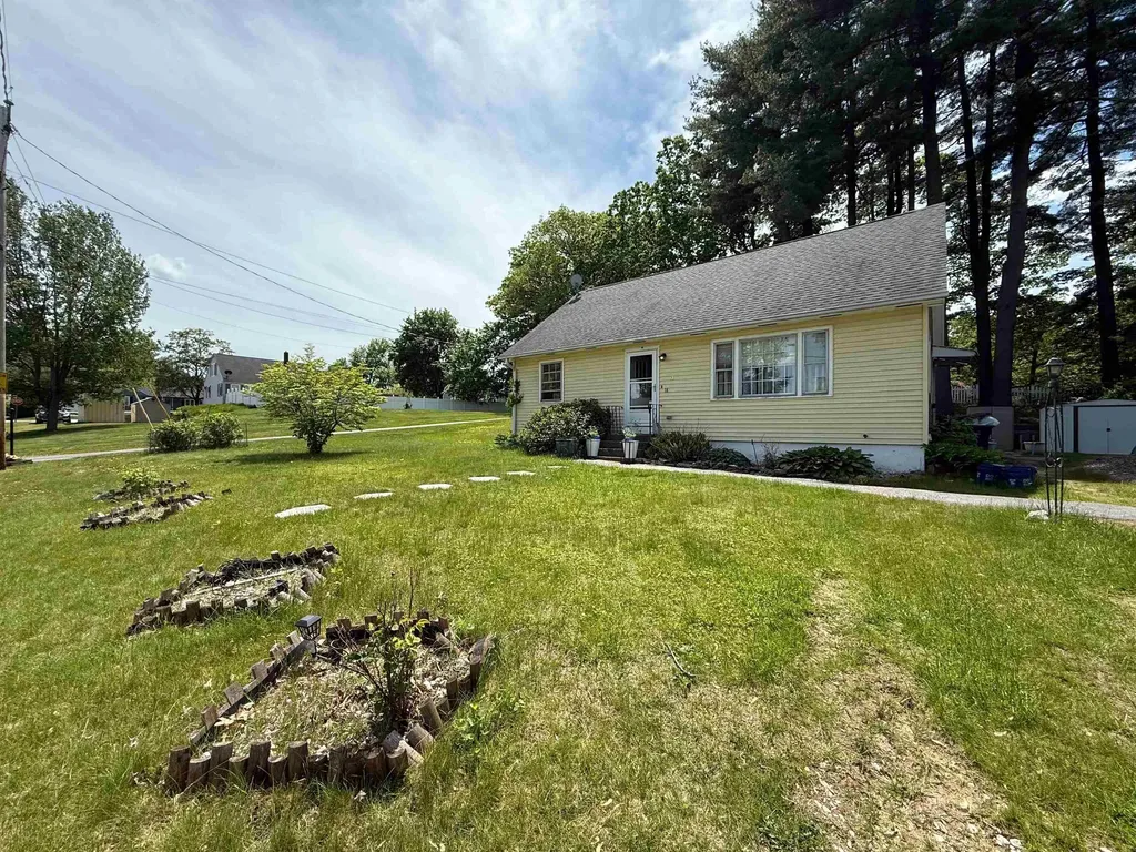 18 Caron Avenue Nashua NH 03064