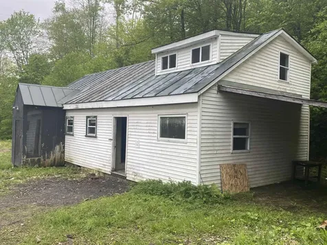8769 Route 14 N Brookfield VT 05036