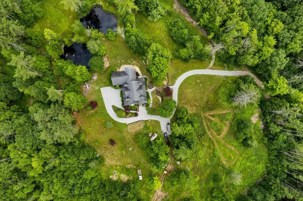 96 Dean Hill Road Hillsborough NH 03244