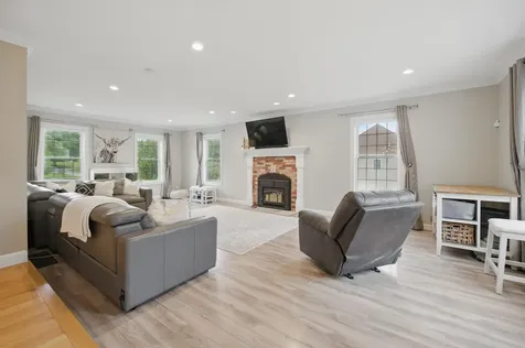 6 Zoe Lane Newton NH 03858