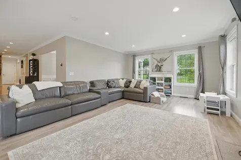 6 Zoe Lane Newton NH 03858