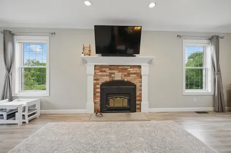 6 Zoe Lane Newton NH 03858