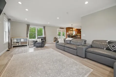 6 Zoe Lane Newton NH 03858