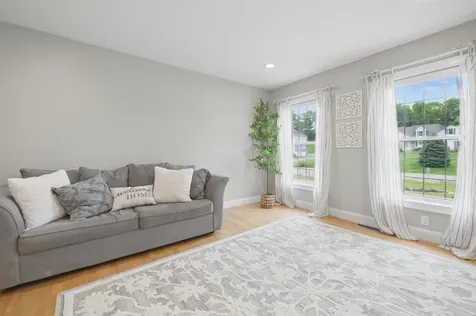 6 Zoe Lane Newton NH 03858