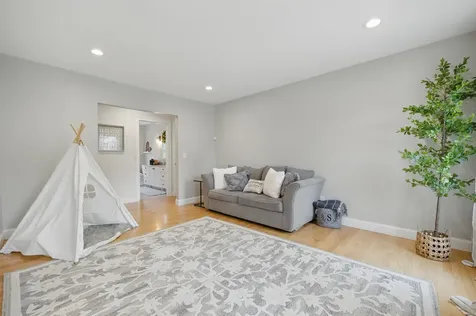 6 Zoe Lane Newton NH 03858
