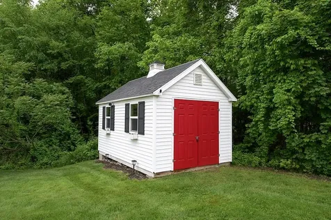 6 Zoe Lane Newton NH 03858