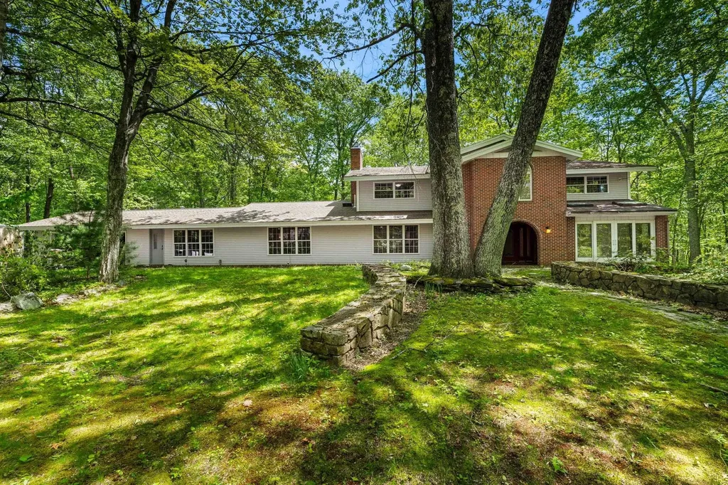 28 Olde Lantern Road Bedford NH 03110