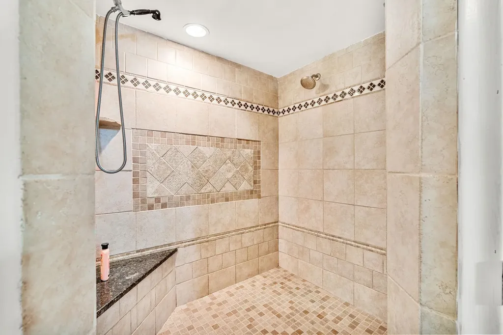 28 Olde Lantern Road Bedford NH 03110