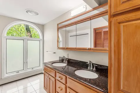 28 Olde Lantern Road Bedford NH 03110