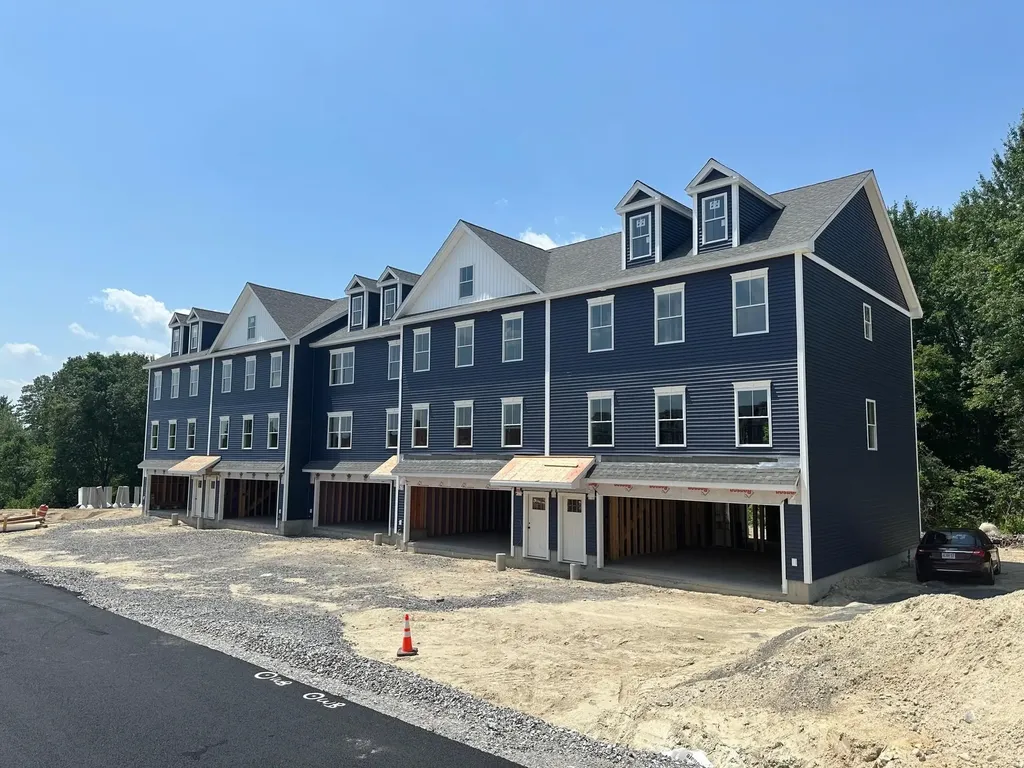 5 Elise Avenue Londonderry NH 03053