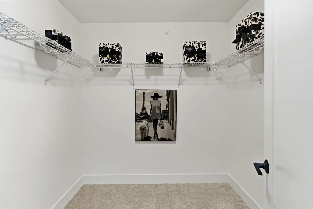 5 Elise Avenue Londonderry NH 03053