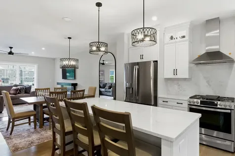 5 Elise Avenue Londonderry NH 03053