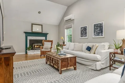 31 Robinson Street Brentwood NH 03833