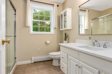 31 Robinson Street Brentwood NH 03833