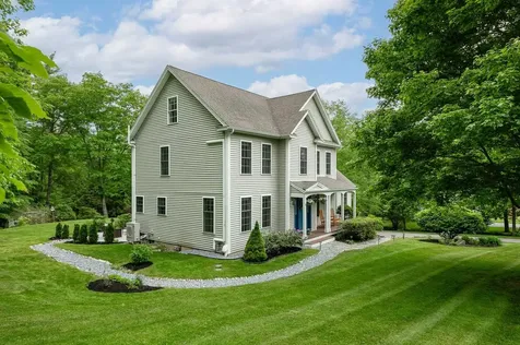 31 Robinson Street Brentwood NH 03833