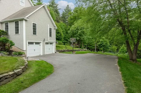 31 Robinson Street Brentwood NH 03833